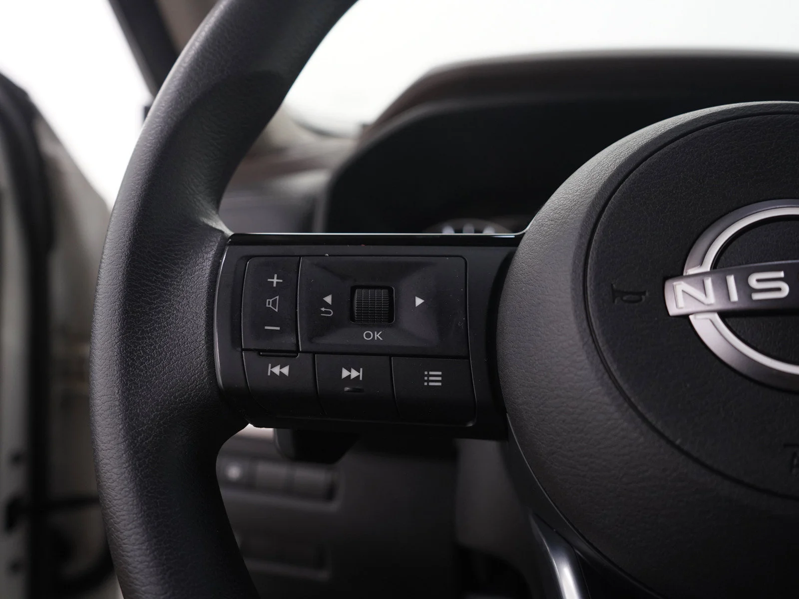 Used 2023 Pearl White Tricoat Nissan SV image 25