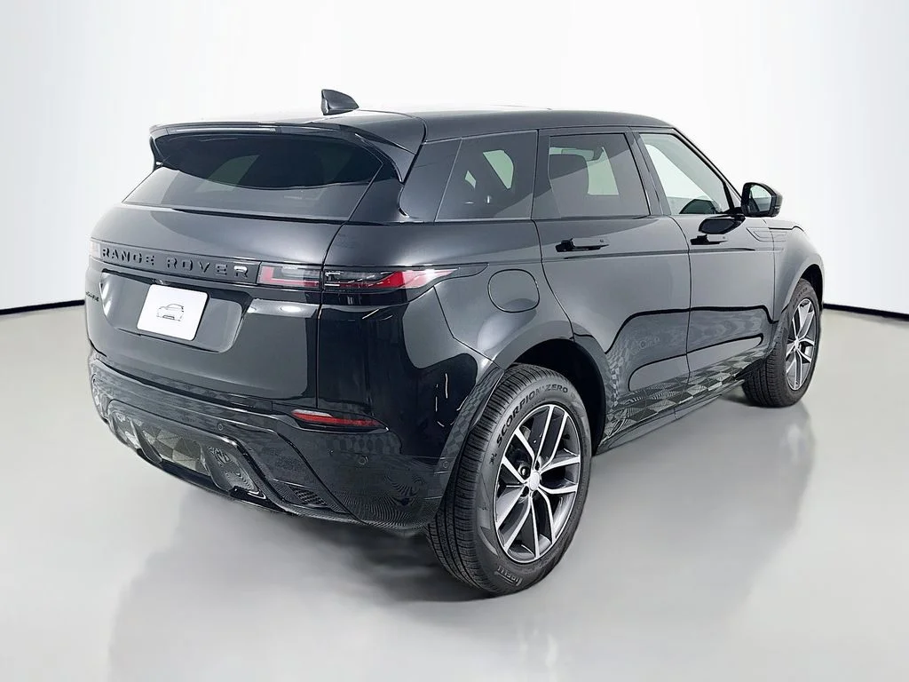 New 2025 Santorini Black Metallic Land Rover Dynamic image 5