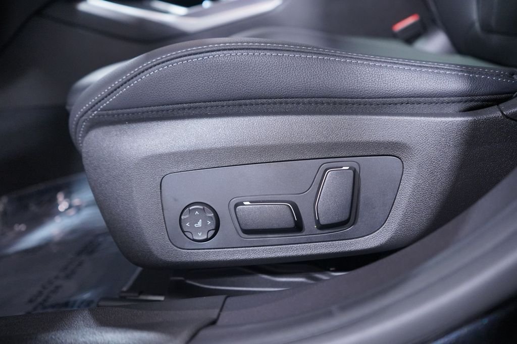 Used 2025 Black Sapphire Metallic BMW M340i image 8