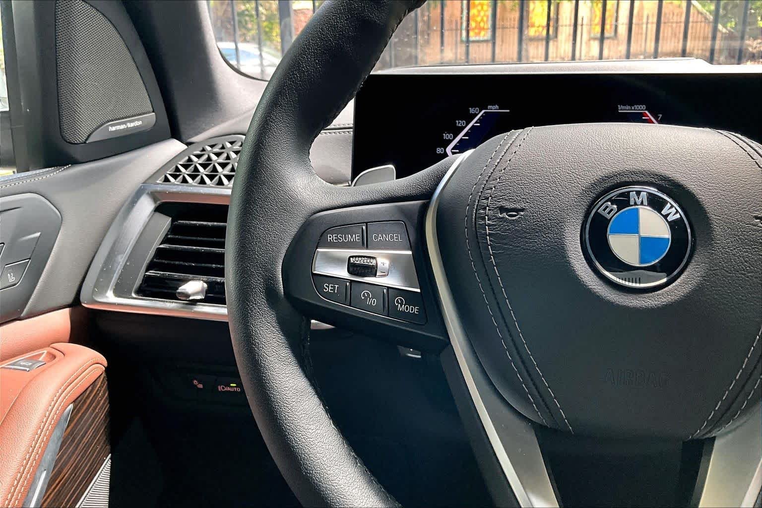 Used 2026 Skyscraper Grey Metallic BMW sDrive40i image 23