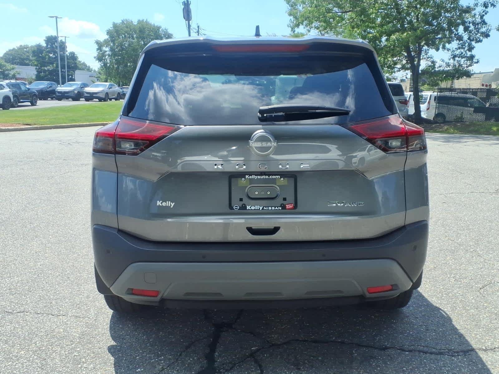Certified Used 2023 Gun Metallic Nissan SV image 6