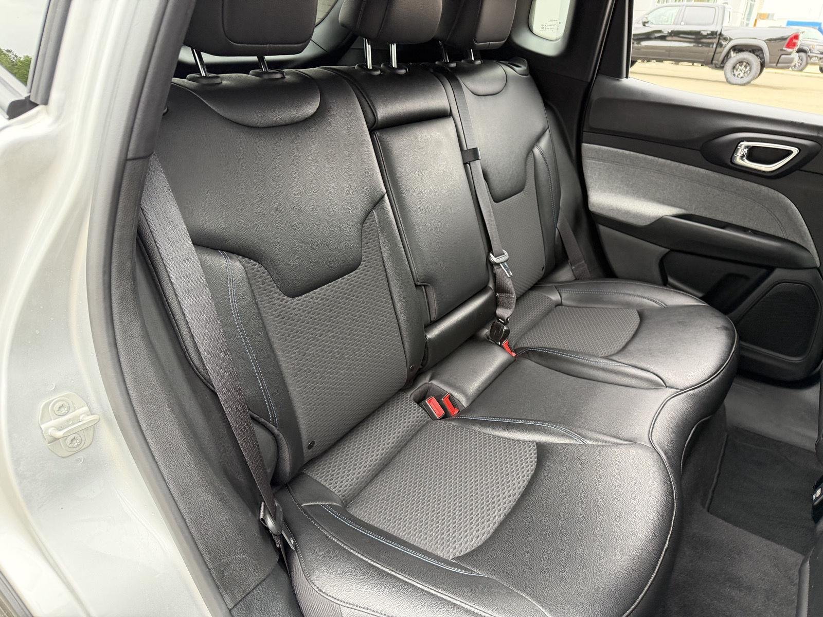Used 2024 Silver Zynith Metallic Clearcoat Jeep Latitude image 19