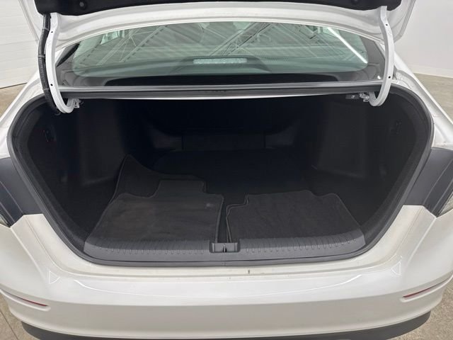 Used 2023 White Honda LX image 24