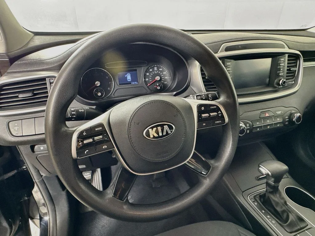 Used 2019 Black Kia L image 11