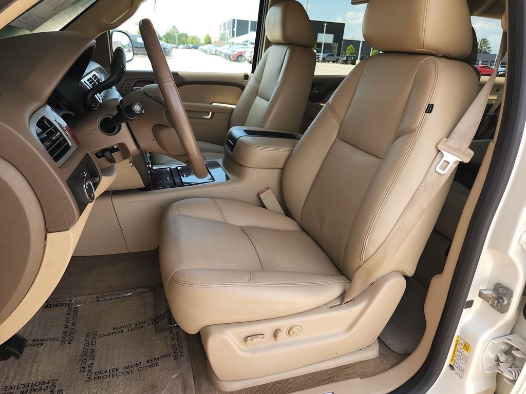 Used 2013 White Chevrolet LTZ image 13