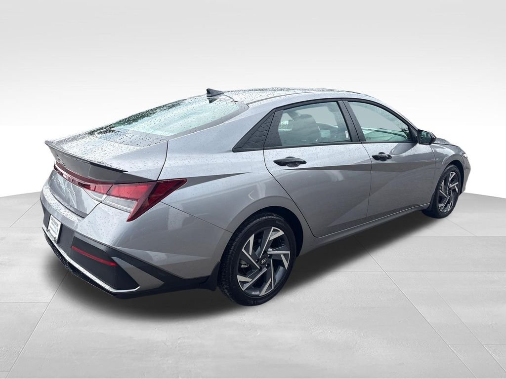 Used 2025 Silver Hyundai SEL Sport image 5