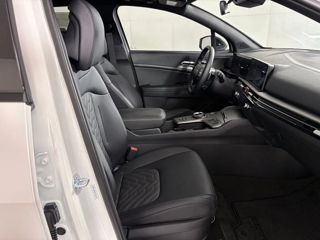 New 2027 White Kia X-Line image 43
