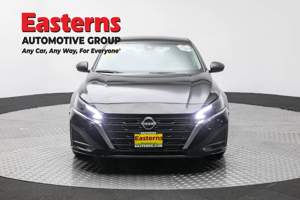 Used 2024 Black Nissan 2.5 SV image 2
