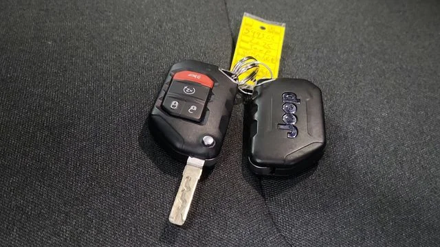 Used 2025 Gray Jeep Sahara 4xe image 14