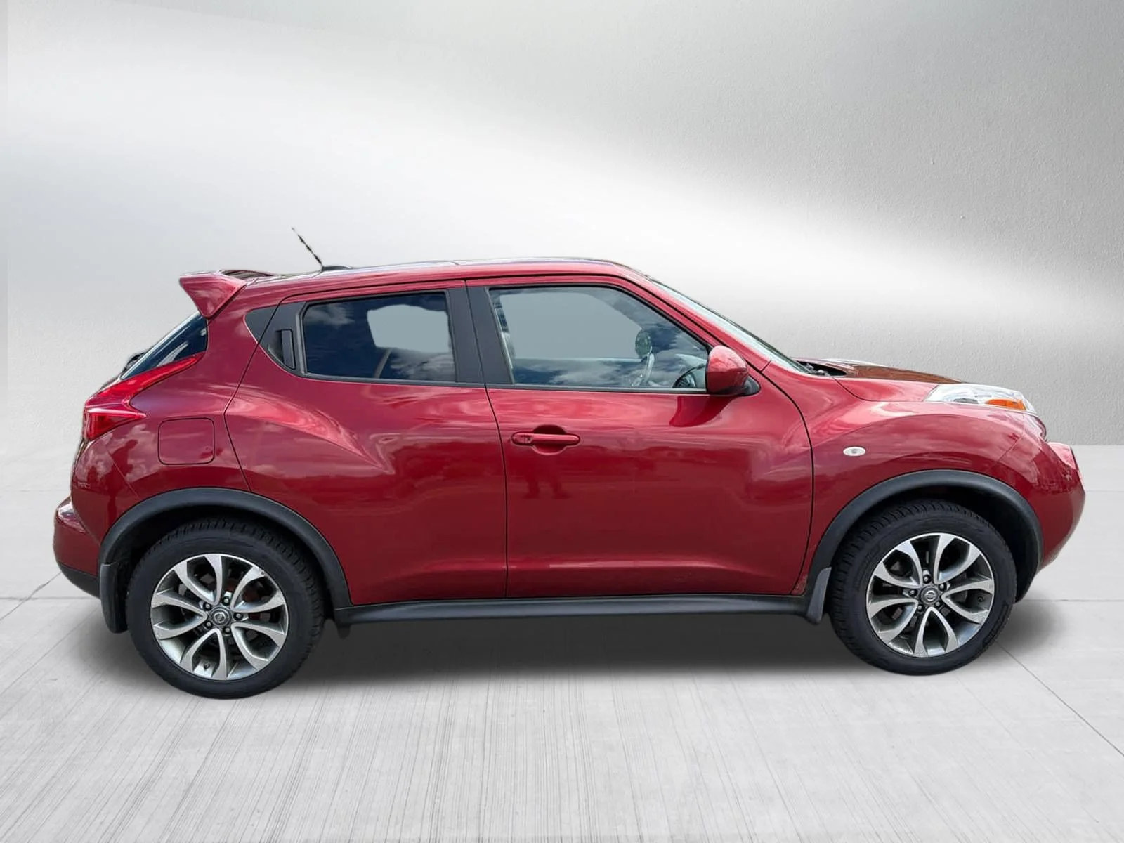 Used 2013 Cayenne Red Nissan SL image 3