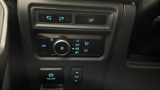 Used 2023 Atlas Blue Metallic Ford XLT image 32