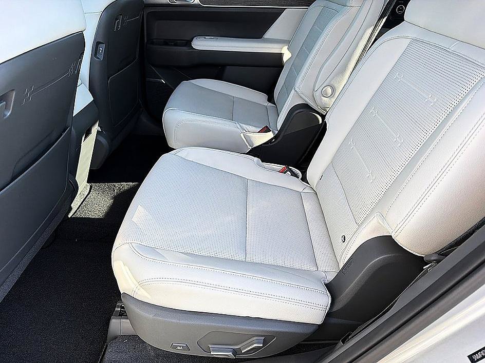 New 2027 Shimmering Silver Hyundai Limited AWD image 7