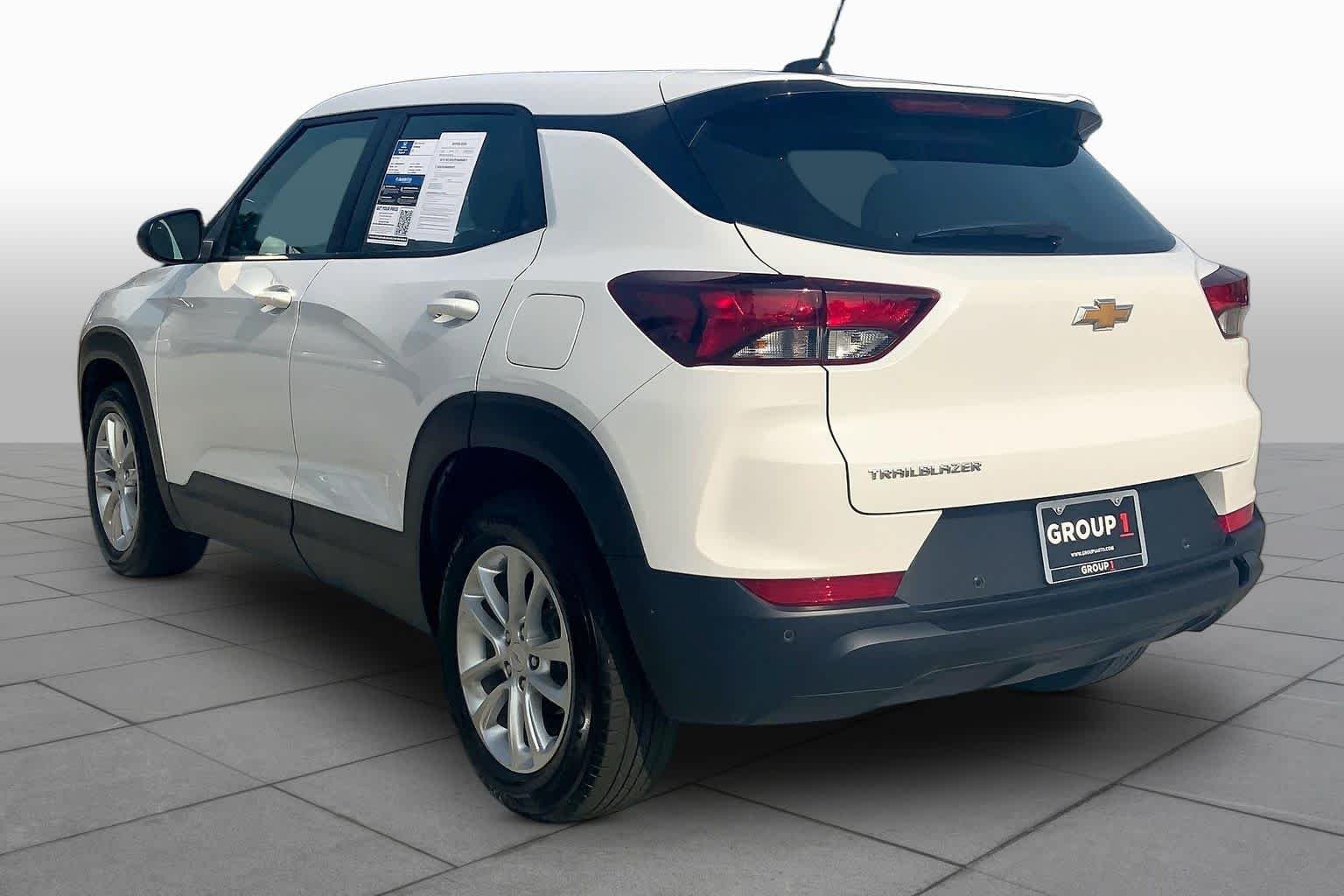 Used 2024 Summit White Chevrolet LS image 12