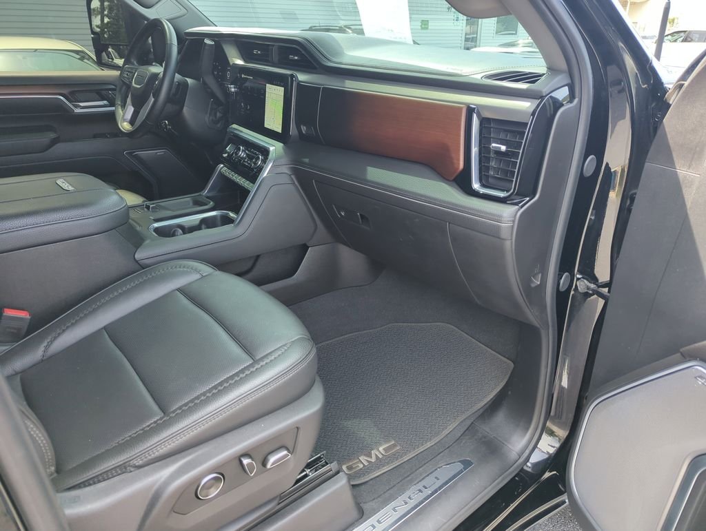 Used 2025 Black GMC Denali image 34