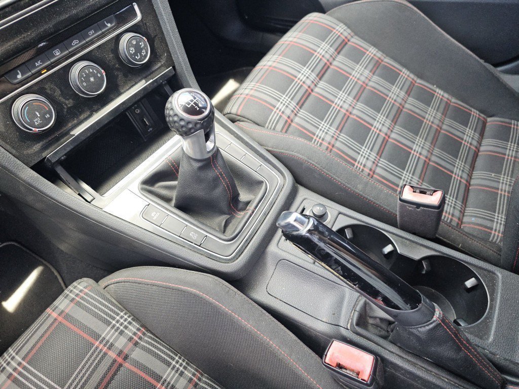 Used 2016 Tornado Red Volkswagen S image 31