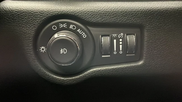 Used 2025 Diamond Black Chrysler Limited image 33