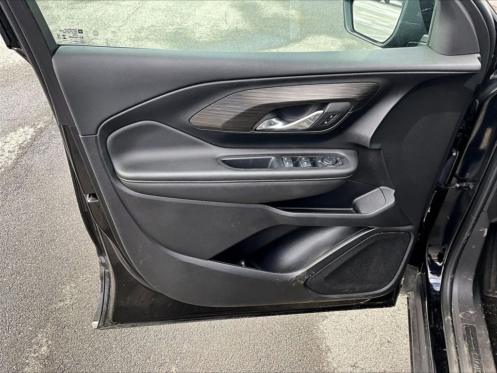 Used 2024 Ebony Twilight Metallic GMC SLE image 9