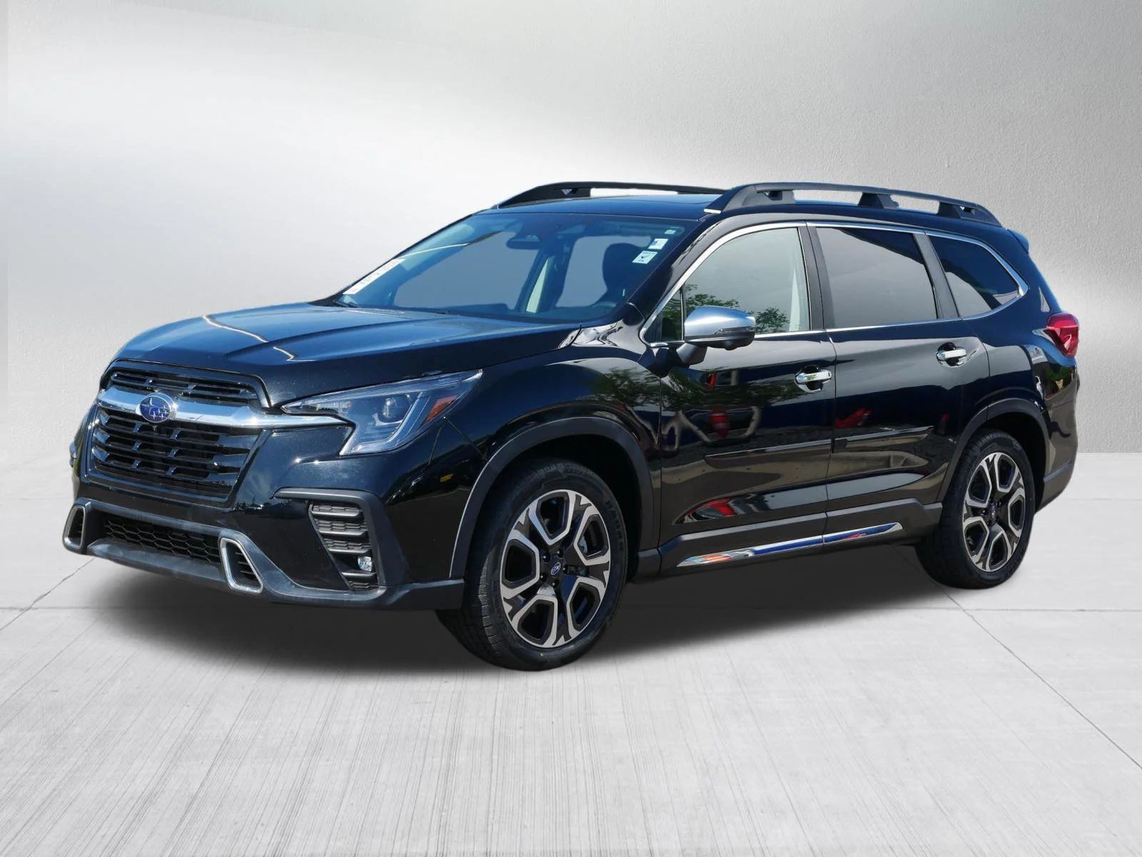 Used 2023 Crystal Black Silica Subaru Touring image 3