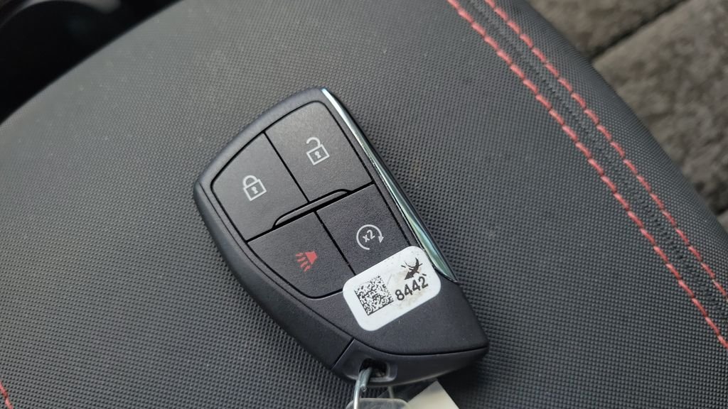 Used 2023 Gray Chevrolet Z71 image 27