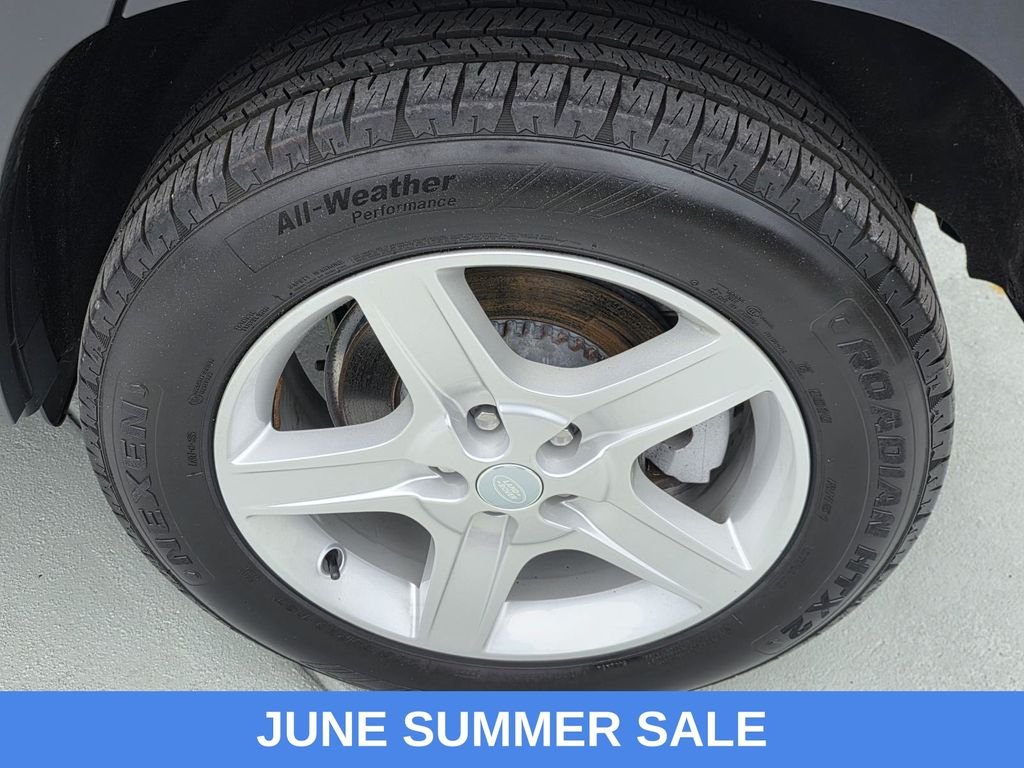 Used 2023 Green Land Rover SE image 42