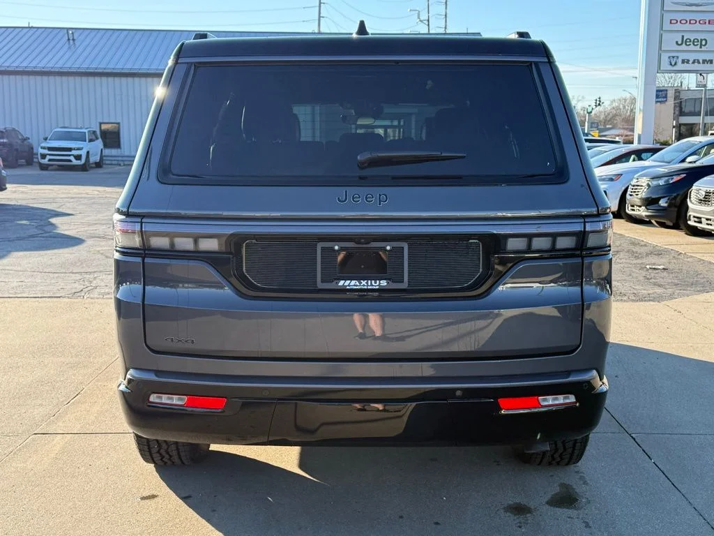 New 2026 Baltic-Gray Metallic Clear-Coat Exterior Paint Jeep Upland image 6