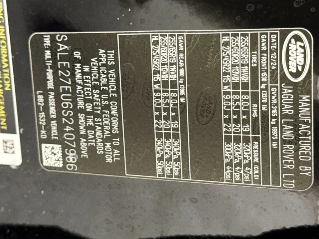 Used 2025 Black Land Rover X-Dynamic SE image 33