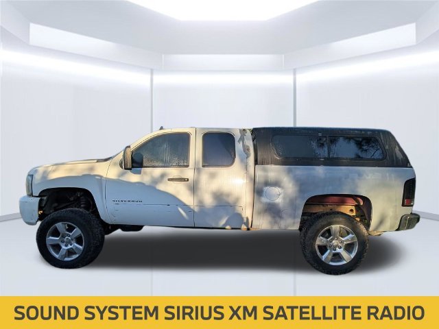 Used 2010 White Chevrolet LS image 2
