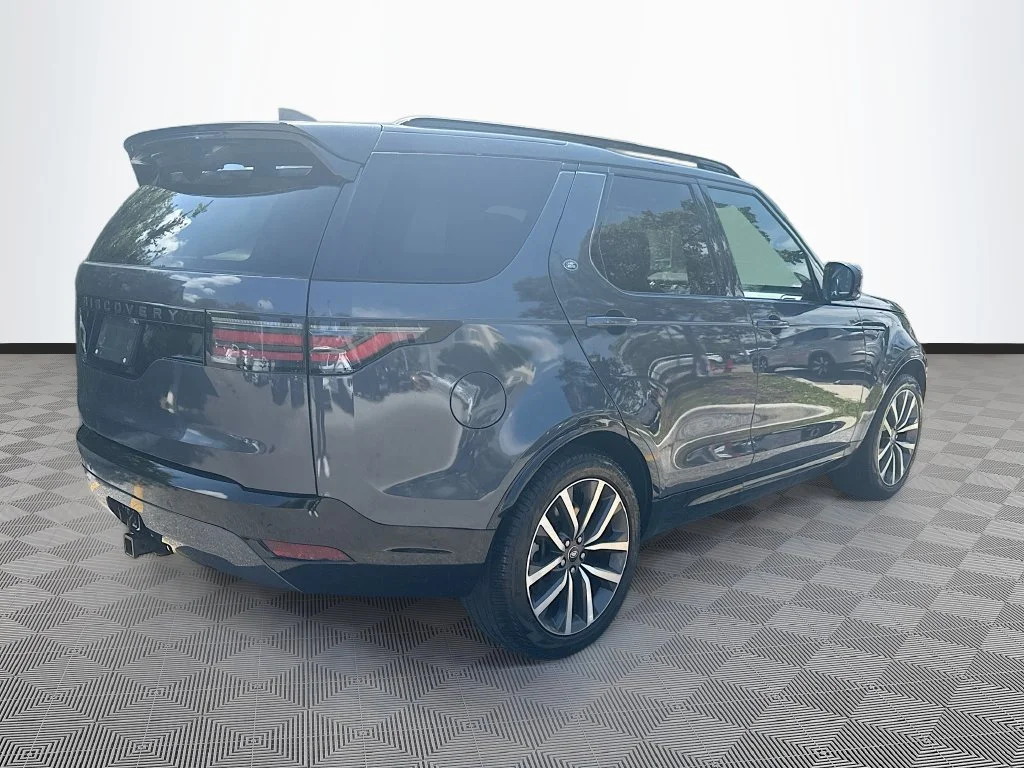 Used 2024  Land Rover Dynamic SE image 6