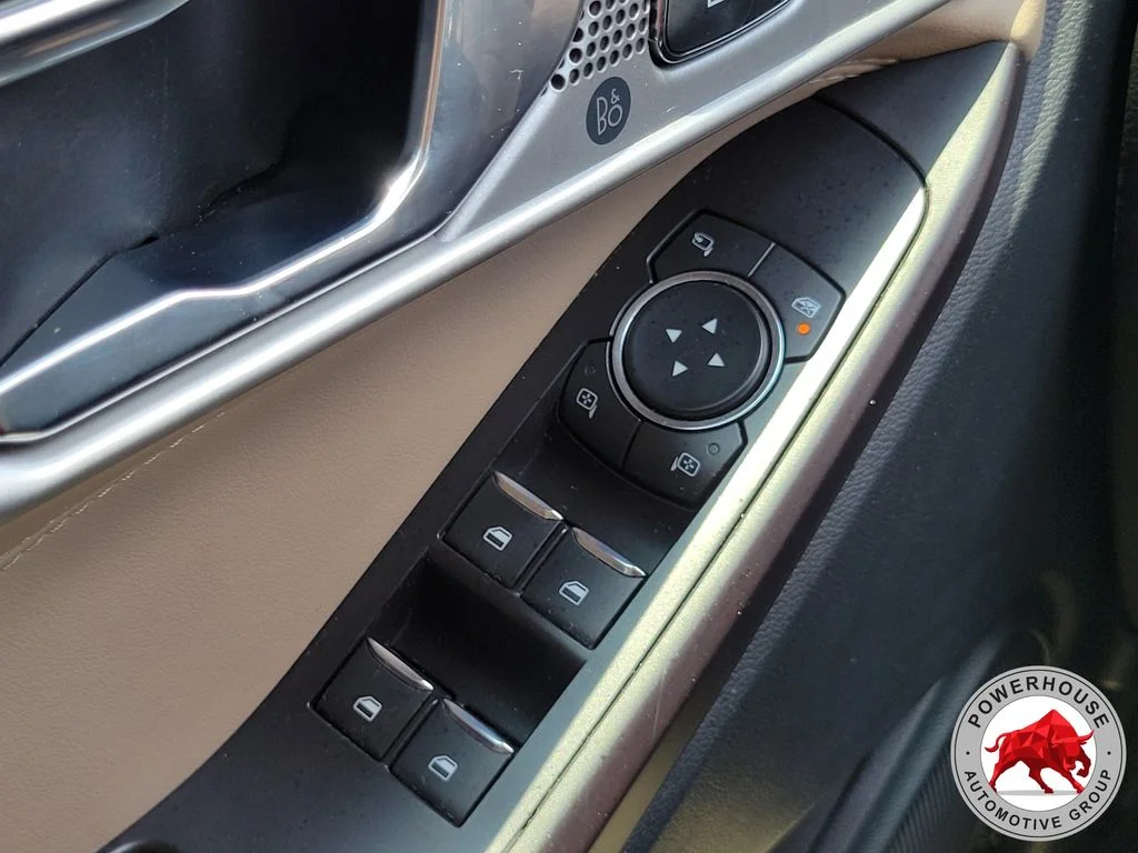 Used 2020 White Ford Limited image 29