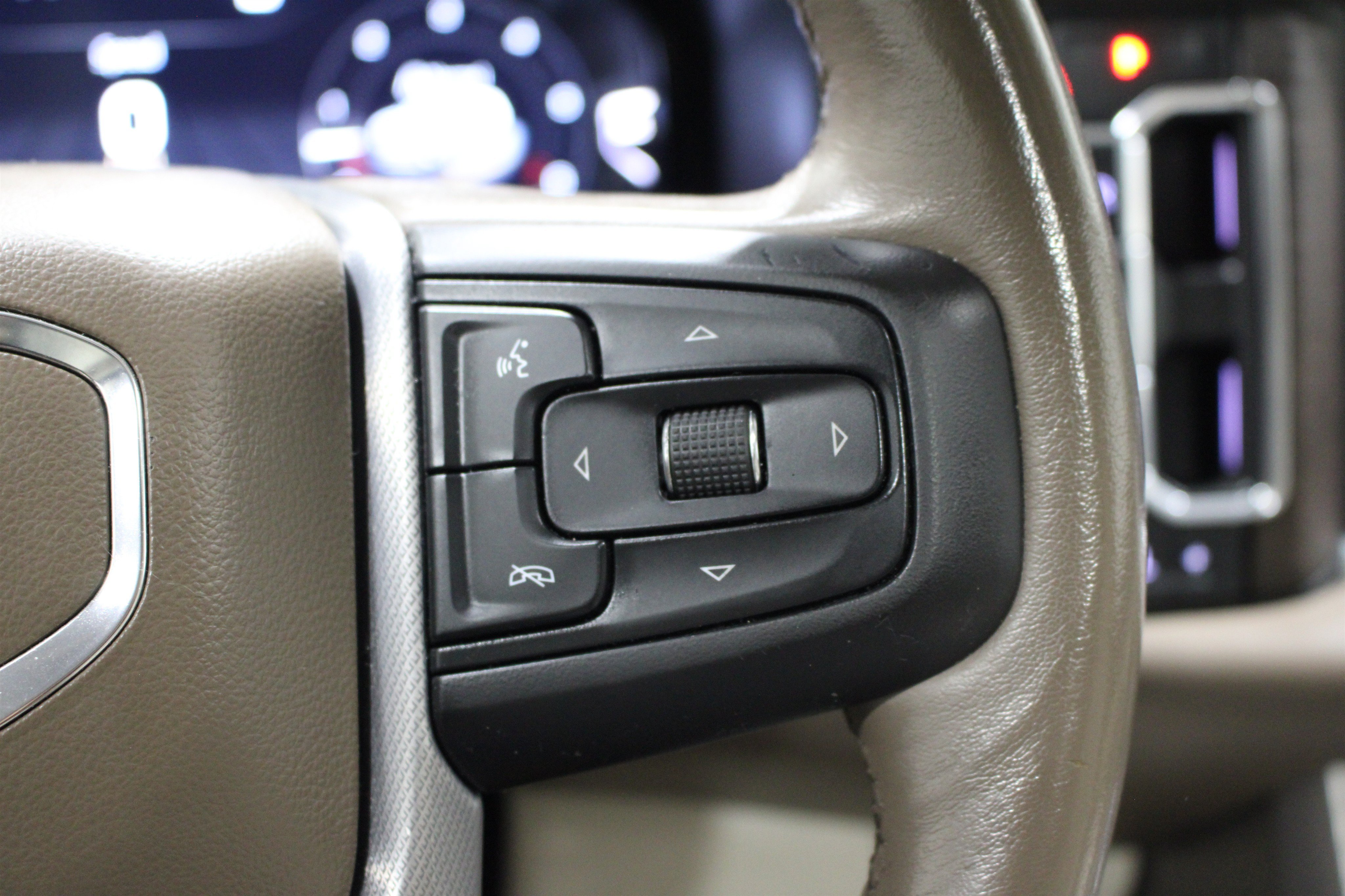 Used 2023 Pearl Beige Metallic GMC Denali image 13
