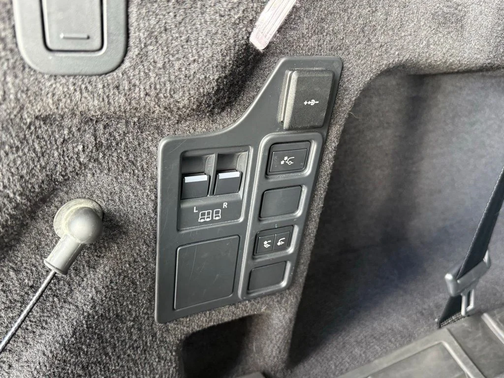 Used 2021 Black Land Rover S image 34