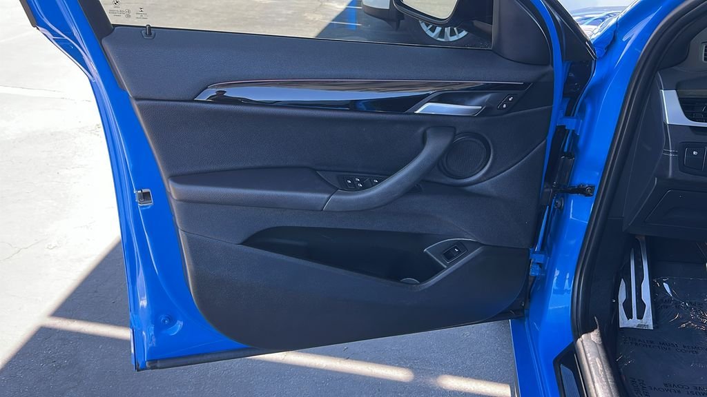 Used 2023 Blue BMW sDrive28i image 12