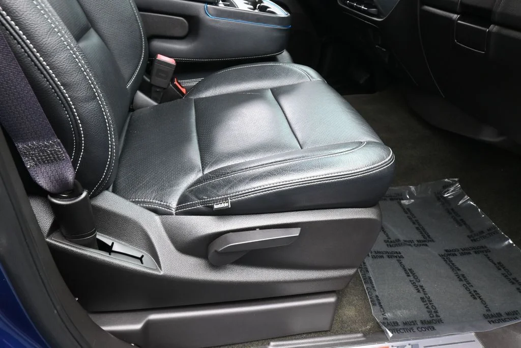Used 2016 Deep Ocean Blue Metallic Chevrolet LT image 29