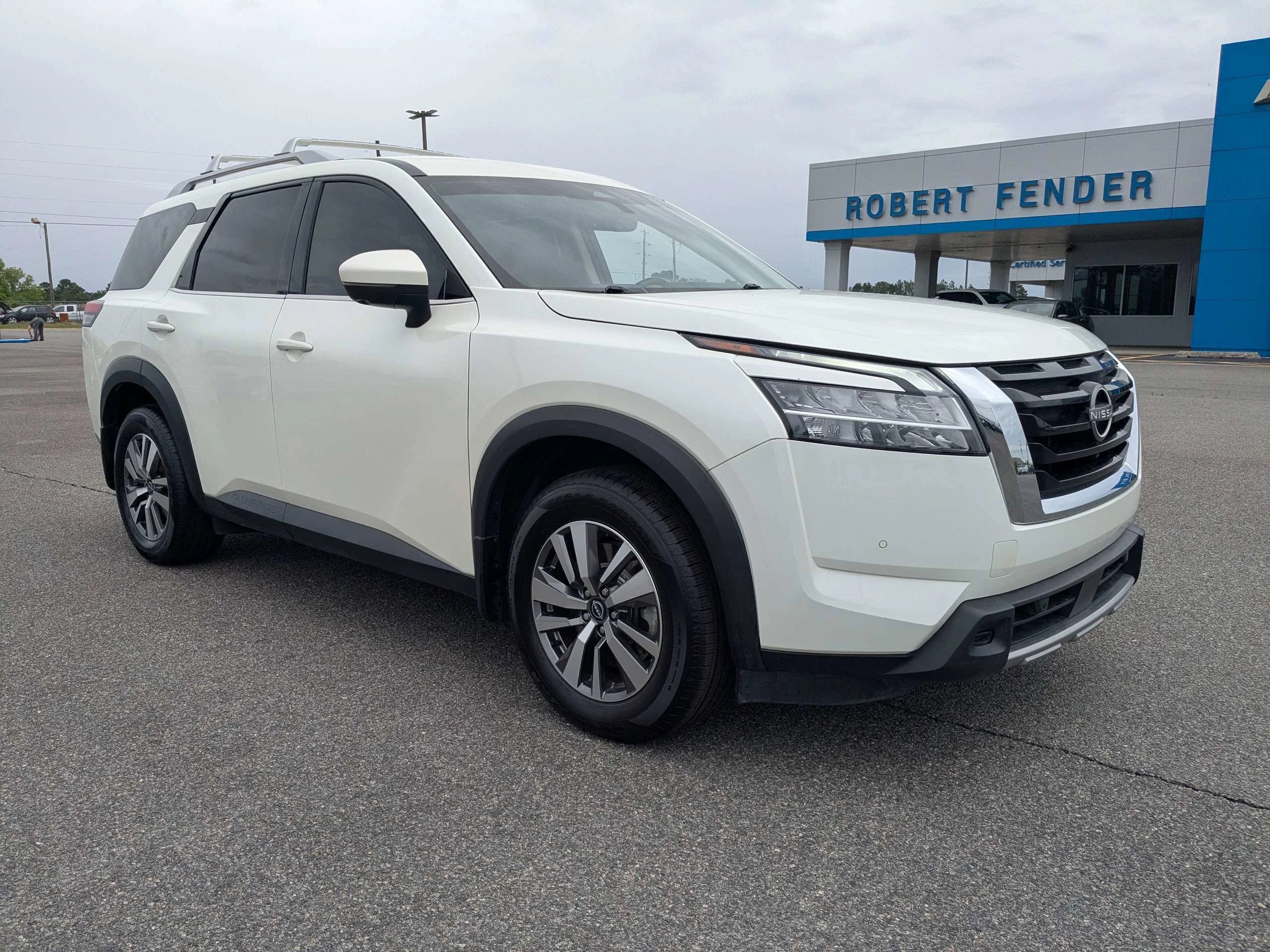 2023 Nissan Pathfinder SL