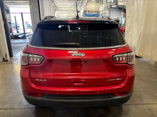 Used 2024  Jeep Limited image 5