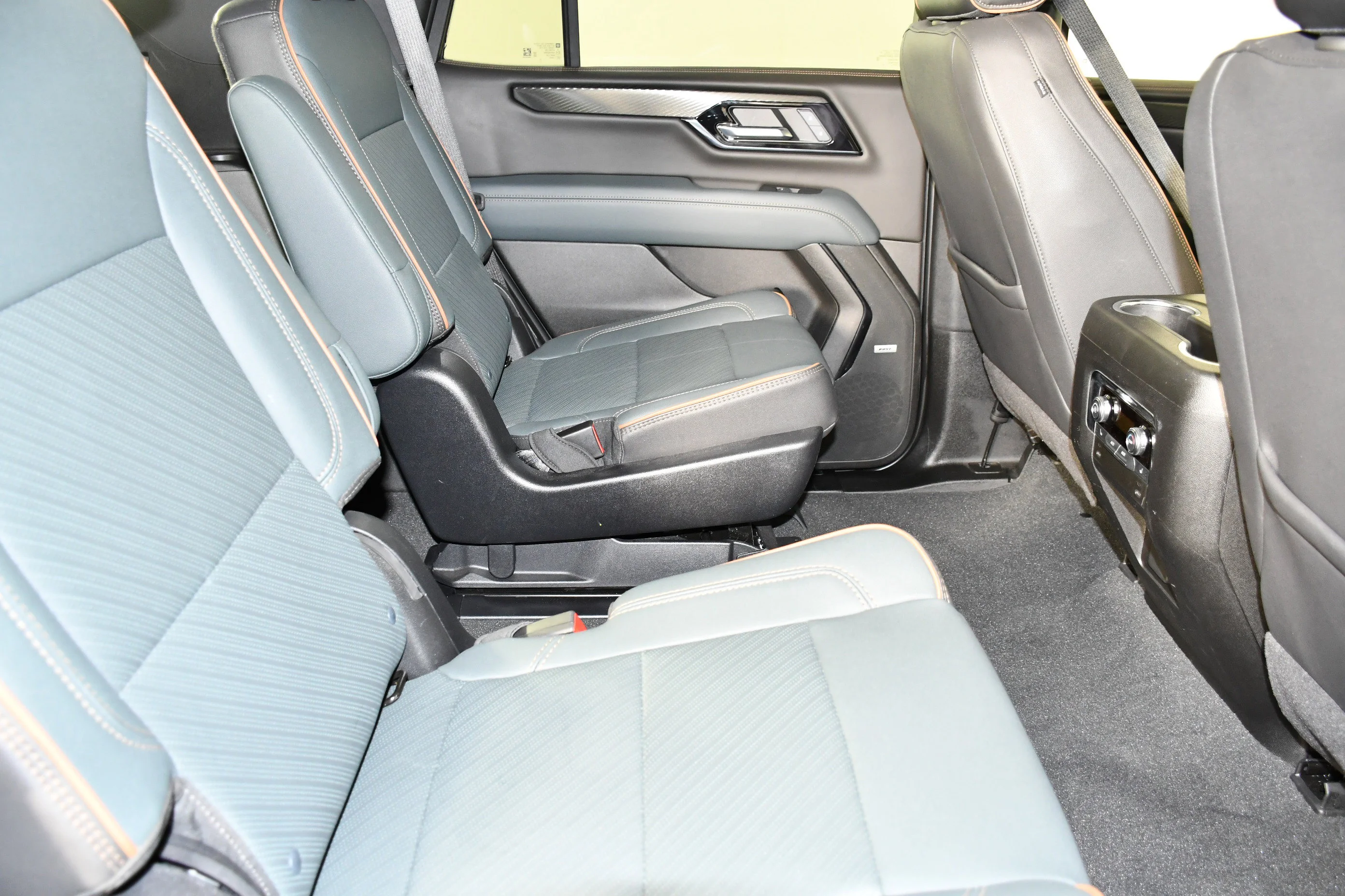 Used 2025 Summit White GMC AT4 image 48