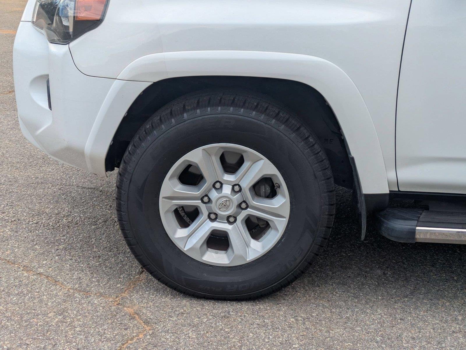 Used 2017 Super White Toyota SR5 image 7
