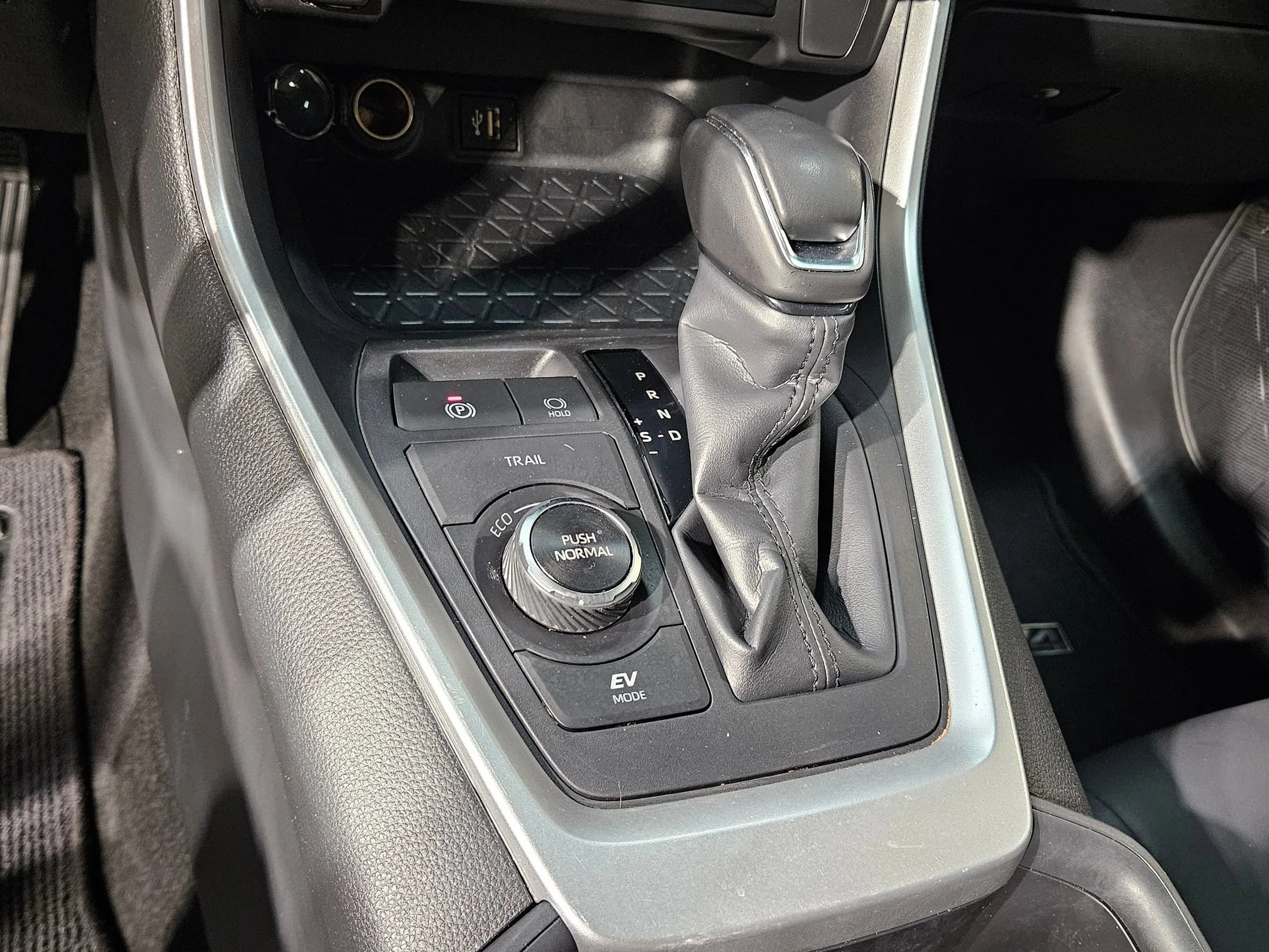 Used 2024 Wind Chill Pearl Toyota Hybrid XLE Premium image 33