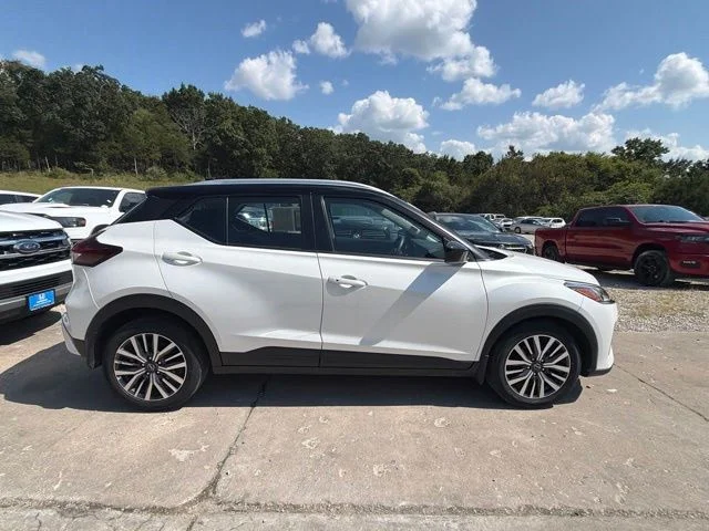 Used 2023 White Nissan SV image 2