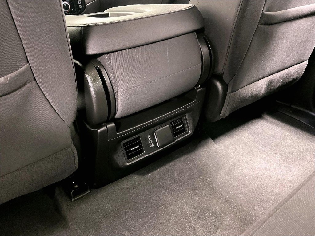 Used 2024 White GMC Elevation image 27