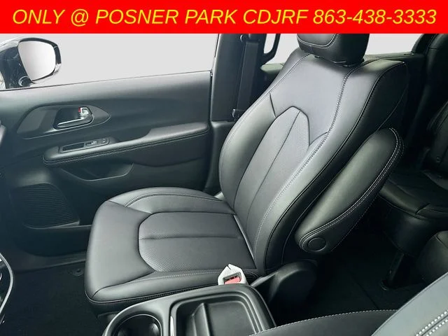 New 2027 Diamond Black Crystal Pearl-Coat Exterior Paint Chrysler  image 24