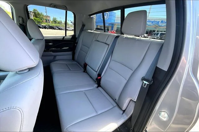 Used 2020 Lunar Silver Metallic Honda RTL image 19