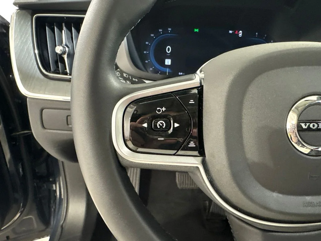 2025 Volvo XC60 B5 Plus Dark AWD's photo