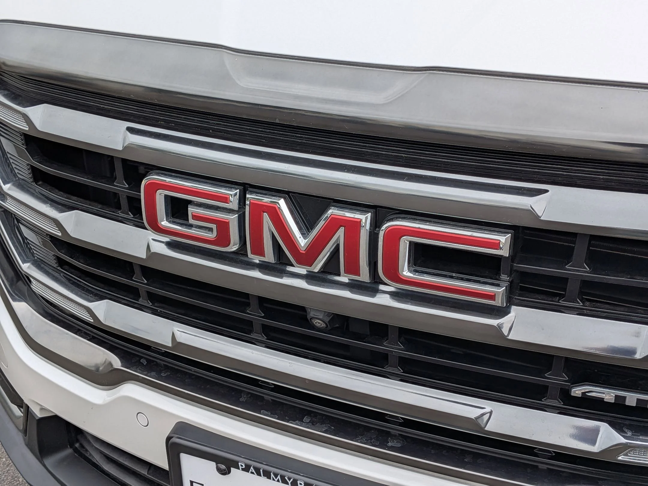 Used 2023 White Frost Tricoat GMC AT4 image 31