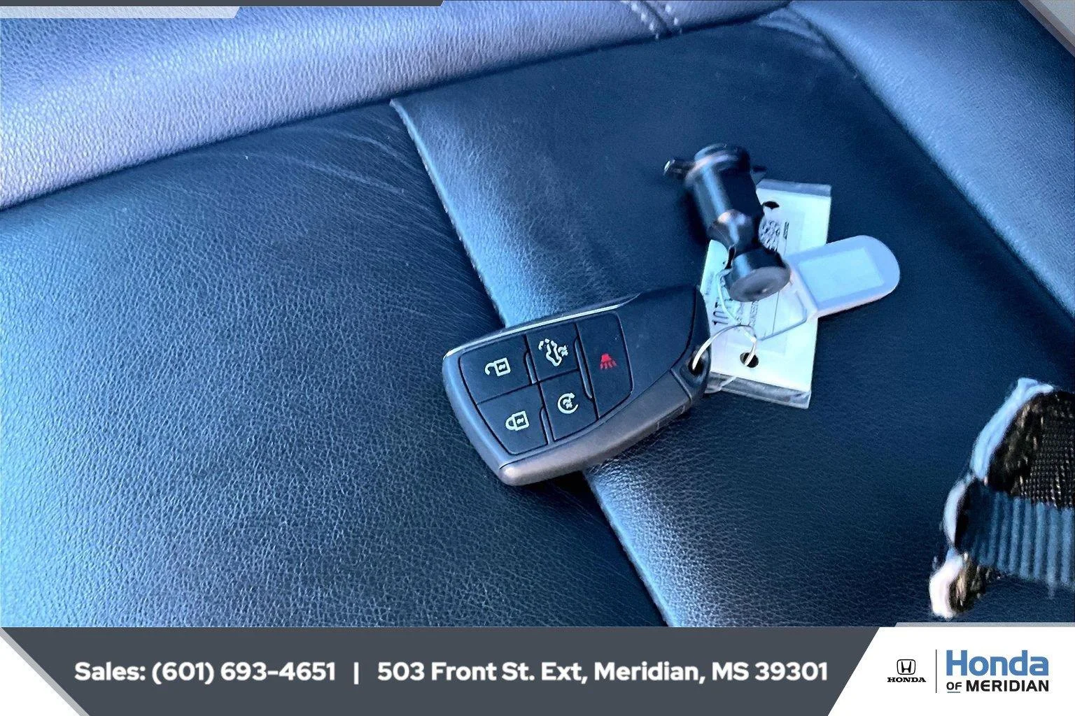 Used 2025 Summit White Chevrolet RST image 9
