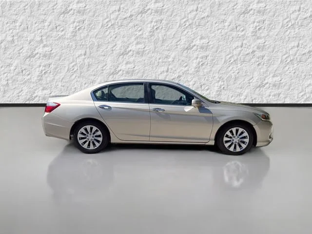 1HGCR2F82EA215572