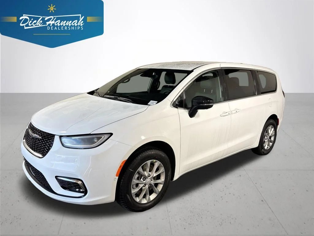 2026 Chrysler Pacifica Select AWD's photo