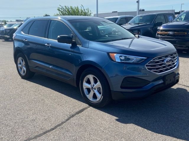 Used 2019 Blue Metallic Ford SE image 2