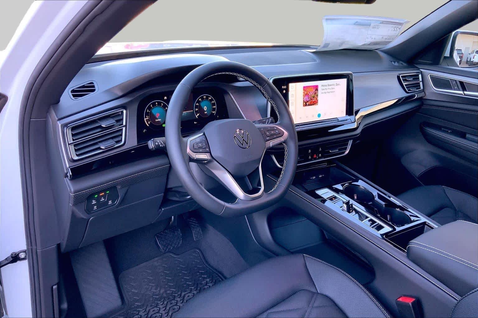New 2026 Opal White Pear Volkswagen 2.0T SE w/Technology image 8