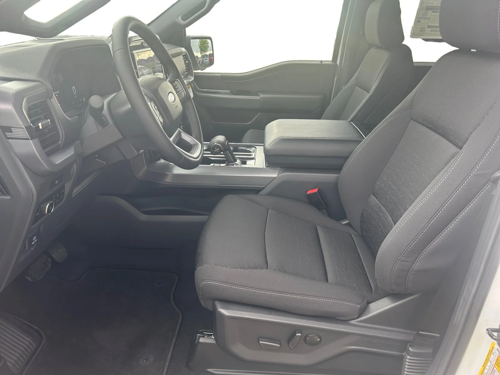 New 2026 Oxford White Ford XLT image 14